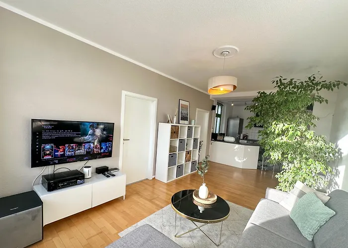 Helle Geraeumige 3R City-Wohnung, Balkon Und Tv Streaming