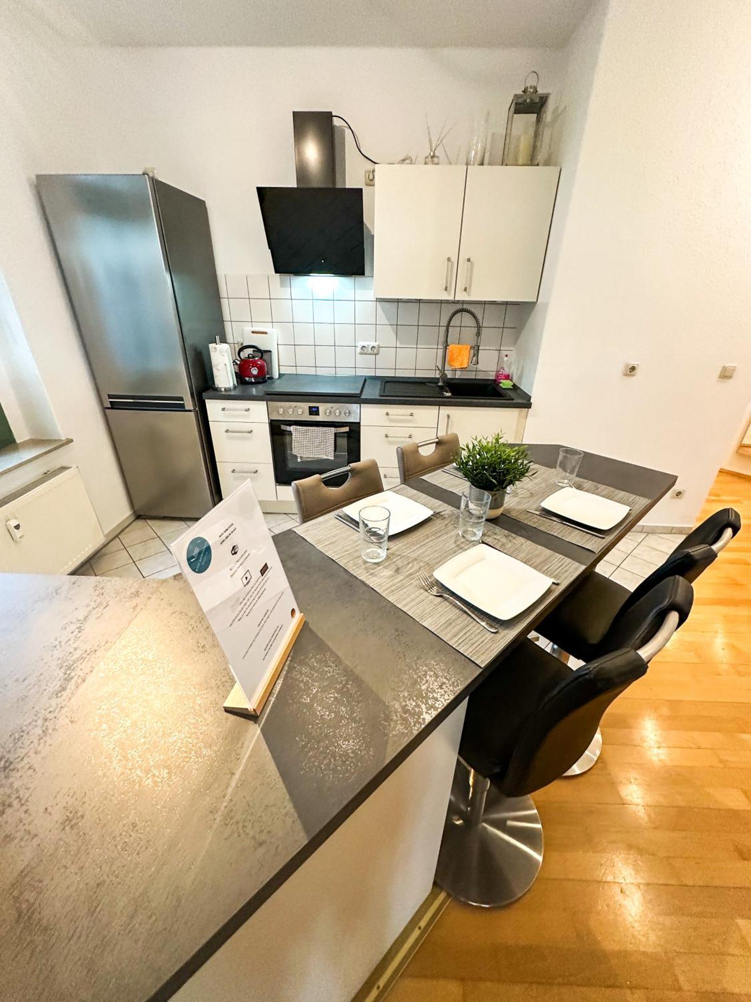Apartment Helle Geraeumige 3r City-wohnung, Balkon Und Tv Streaming Magdeburg
